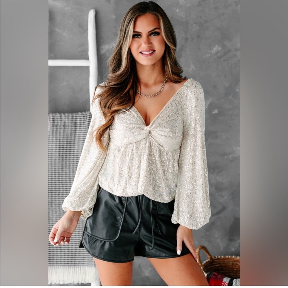 NWT Francesca silver sequin ballon top